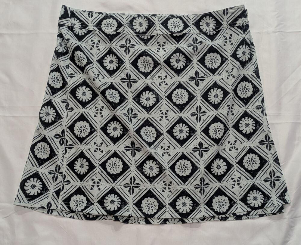 Rip Skirt Hawaii Wrap Skirt Size Large L Black White Geometric Floral EUC